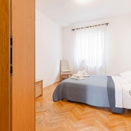 Apartman Nora Omis Exterior photo
