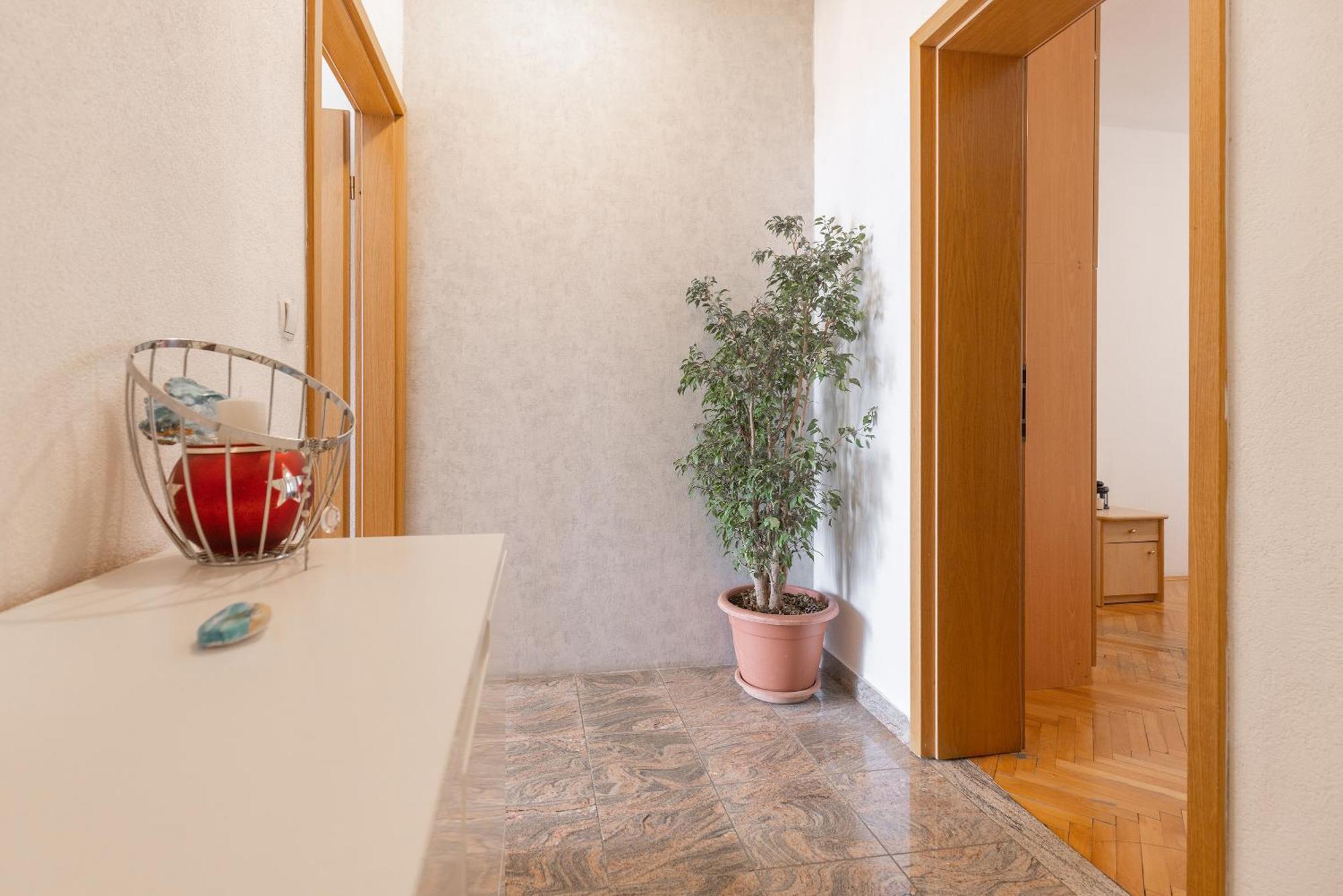 Apartman Nora Omis Exterior photo
