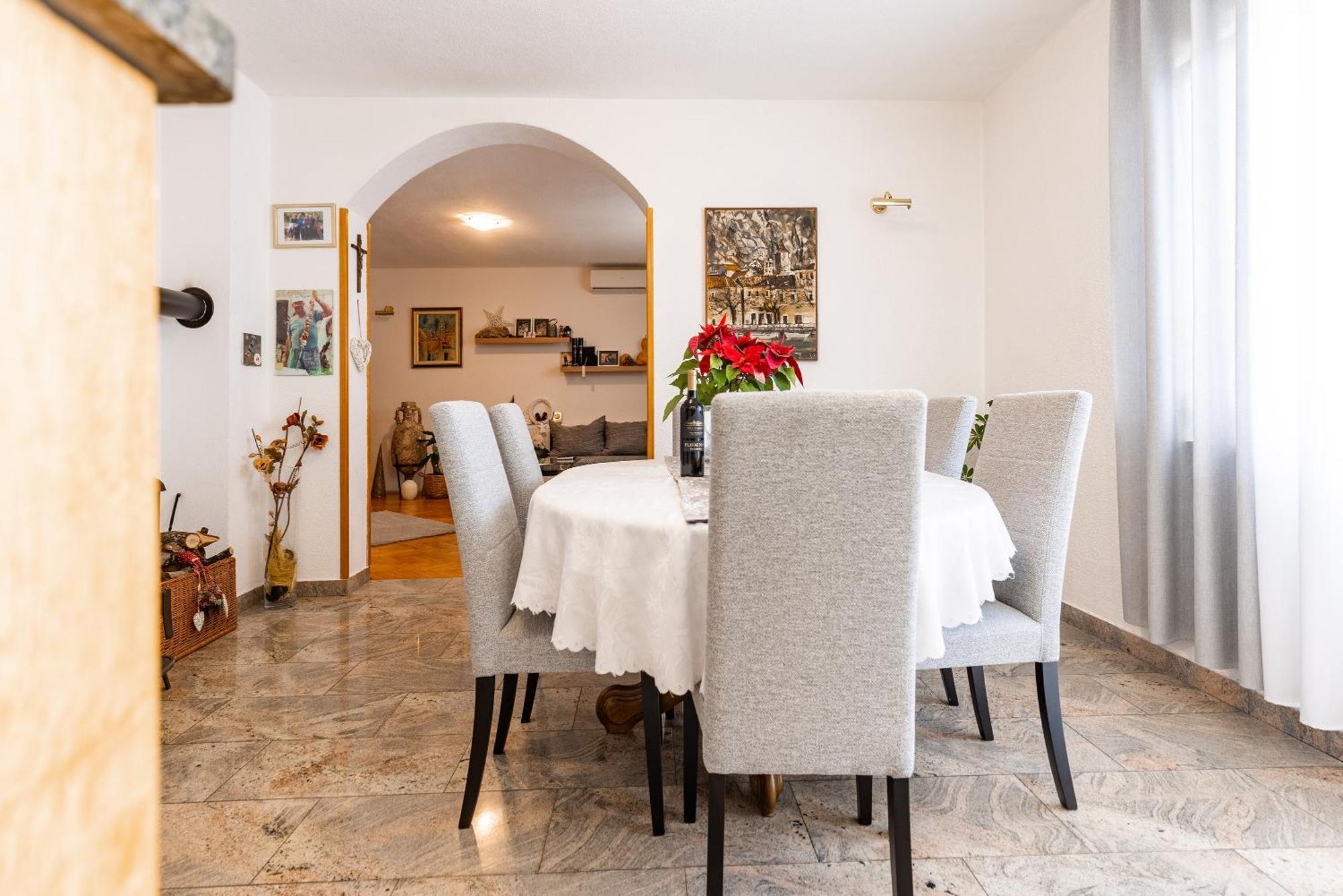 Apartman Nora Omis Exterior photo