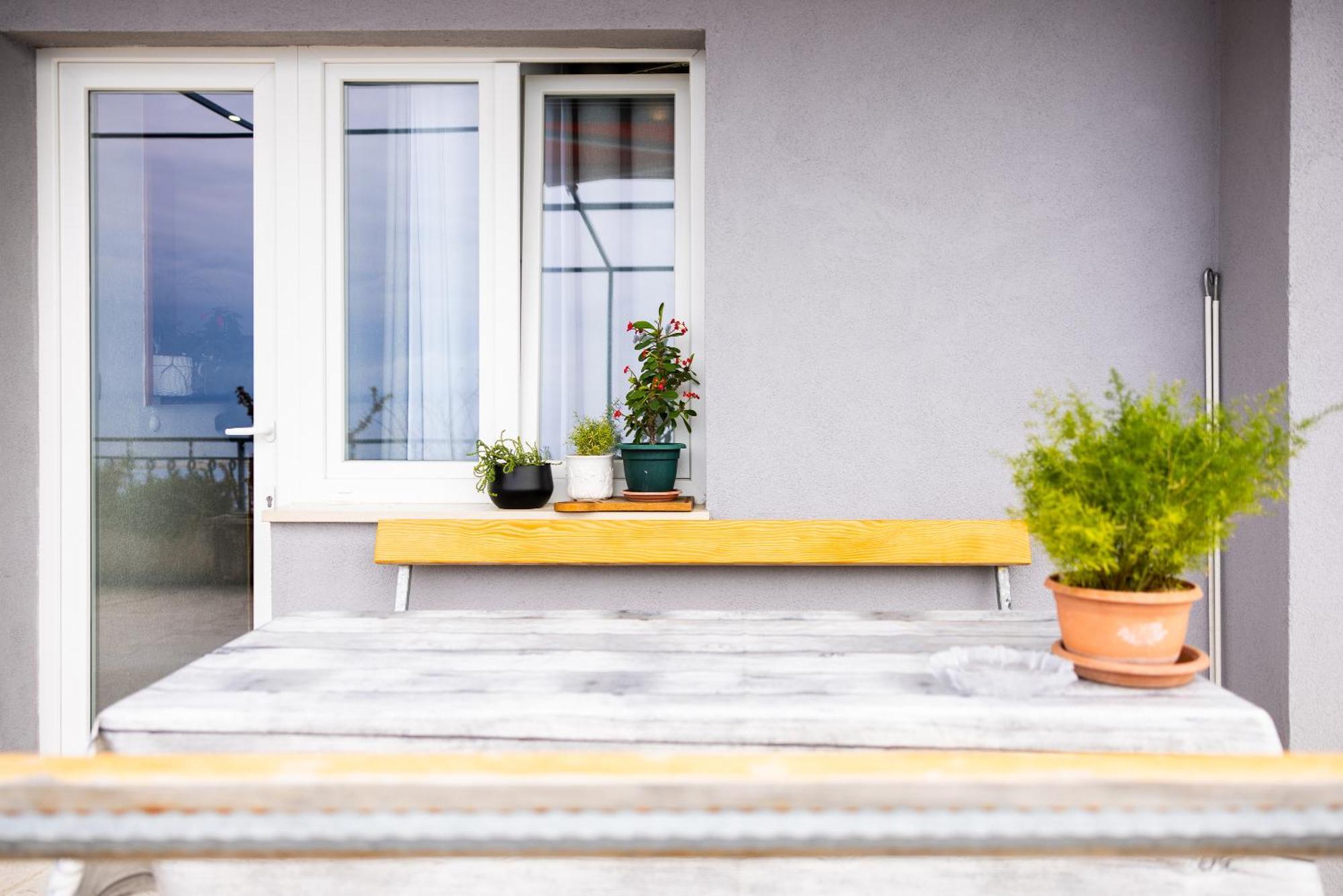 Apartman Nora Omis Exterior photo