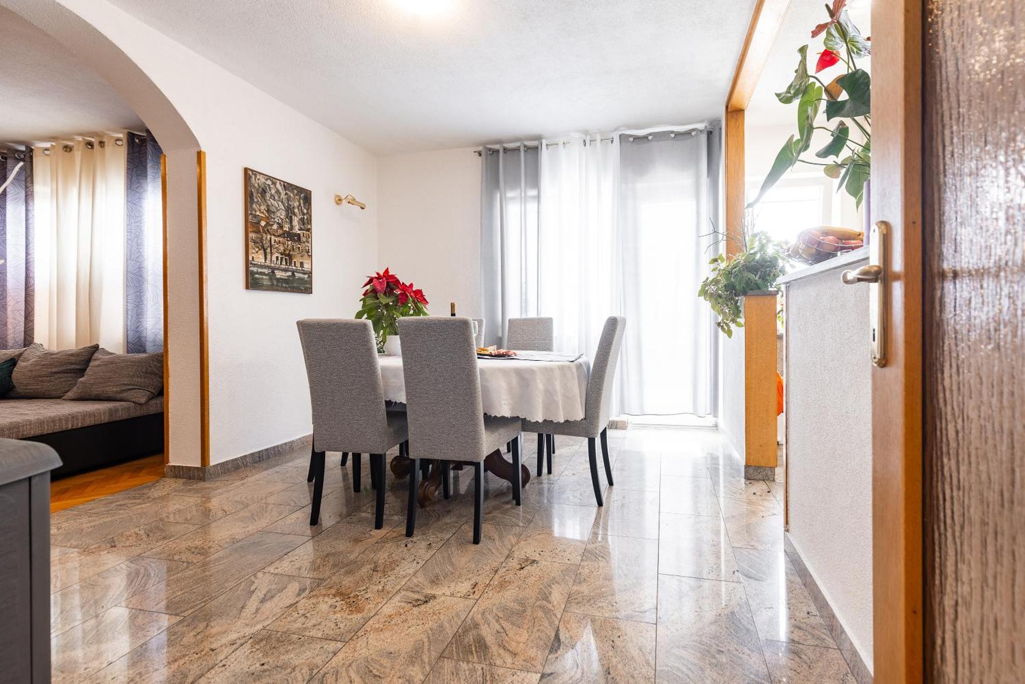 Apartman Nora Omis Exterior photo