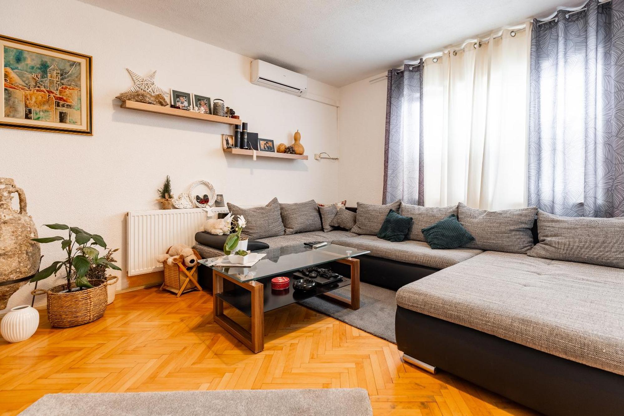Apartman Nora Omis Exterior photo